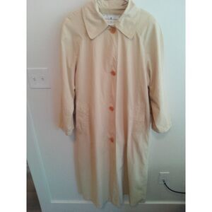 Vintage Towne by London Fog Women's Trench Coat, pale yellow, size 6.